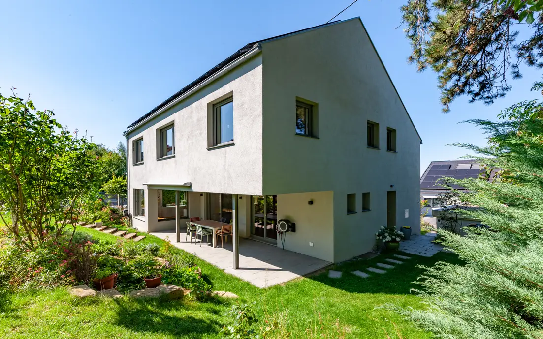 Projekt von sontho Architekten: EinfamilienwohnhausNeckar16 in Besigheim, D