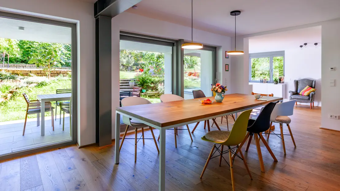 Projekt von sontho Architekten: EinfamilienwohnhausNeckar16 in Besigheim, D